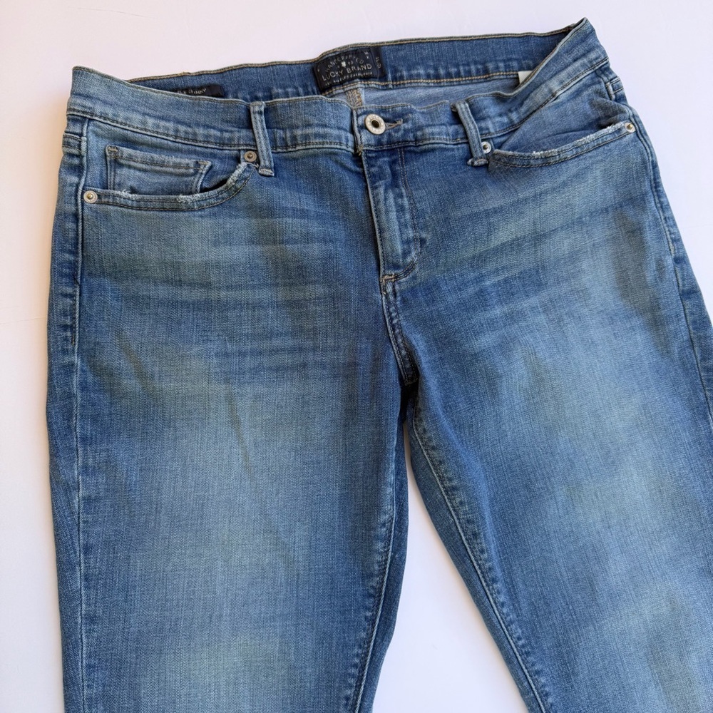 Woman’s Lucky Brand Denim Jeans , Charlie Skinny Size 12/31 - Picture 2 of 11